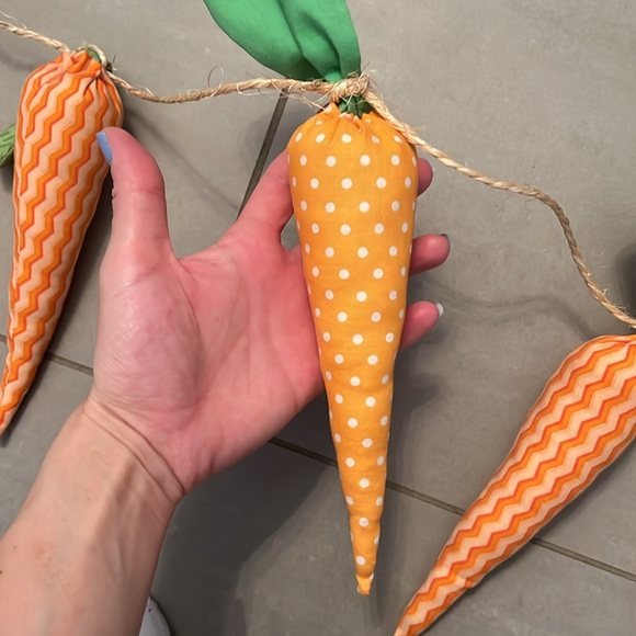 Easter themed carrot 🥕 garland super cute 🐇 - Picture 4 of 5